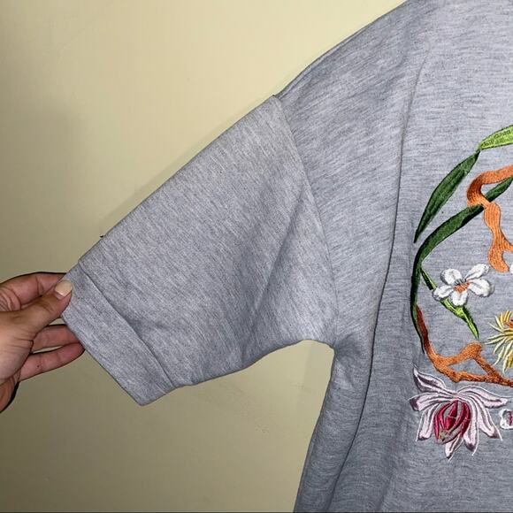 ASOS two tone floral embroidered crewneck 6 - Picture 2 of 8